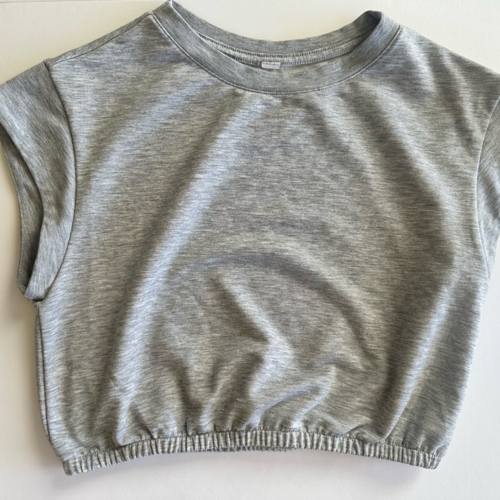 Cropped grey muscle tank by ALO